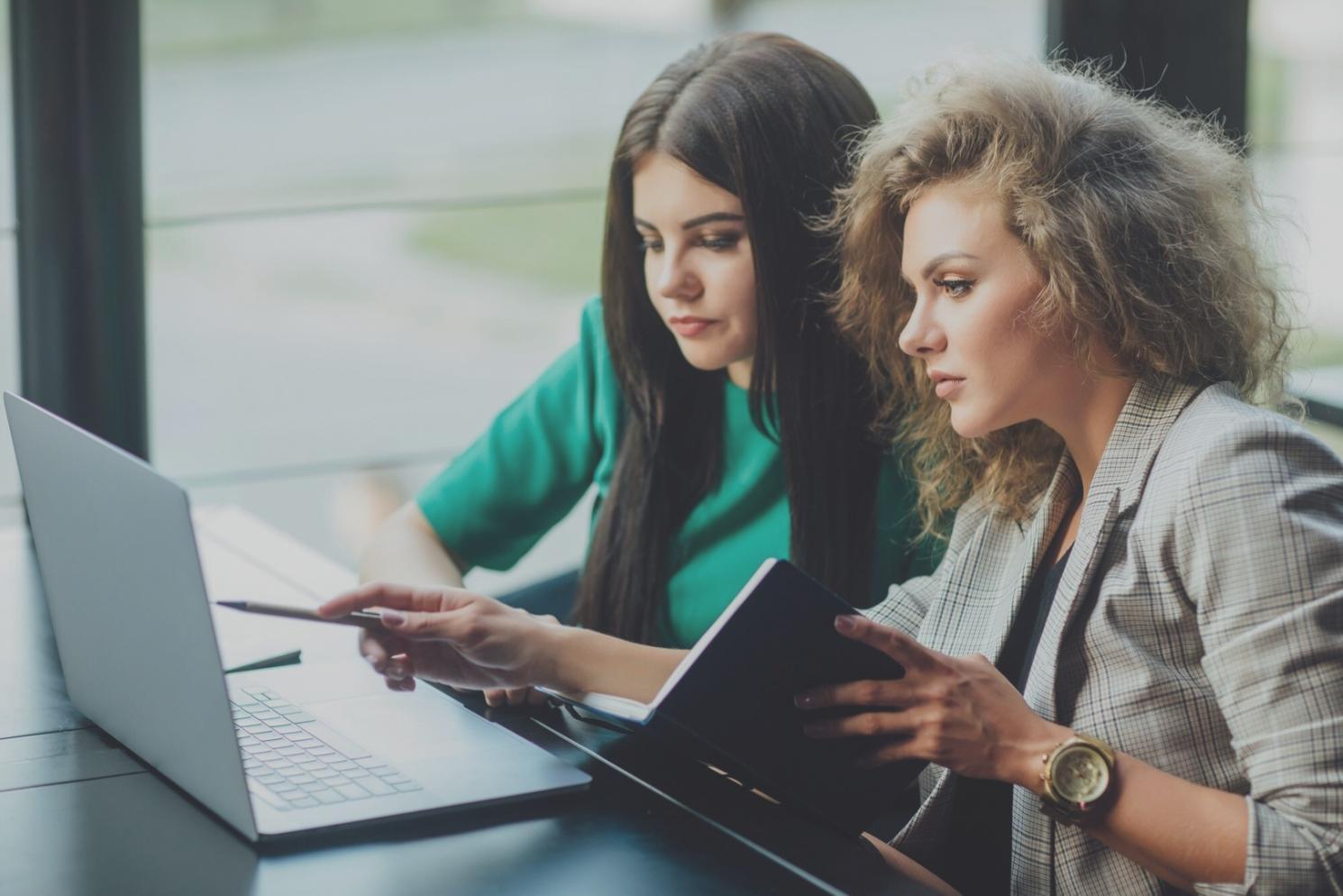 Session de travail collaboratif autour d'analyses financières détaillées